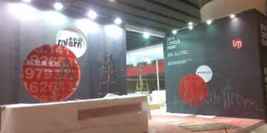 2014廣州辦公家具展后天開展，畢加工程隊(duì)伍全力布展
